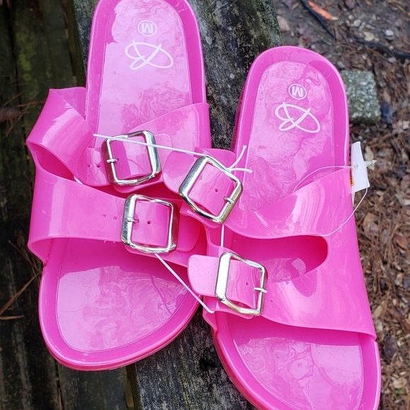 Bobbie Brooks Shoes - NWT Pink Jelly Sandals 😍